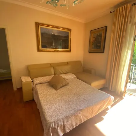 Dana House 4* Napoli